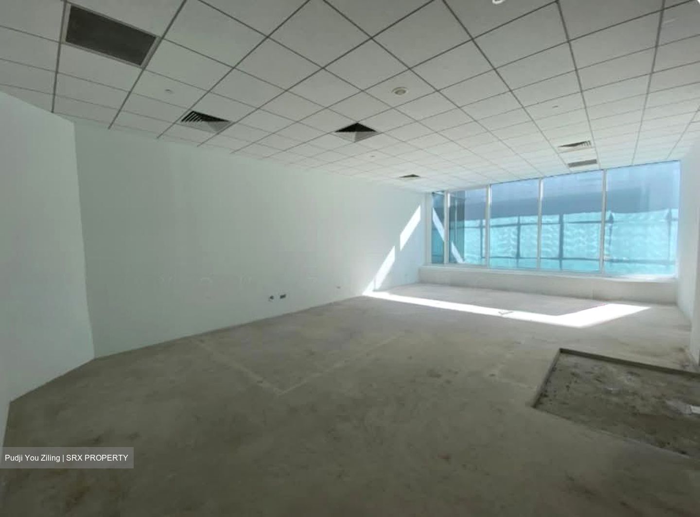 SQUARE 2 (D11), Retail #532392111